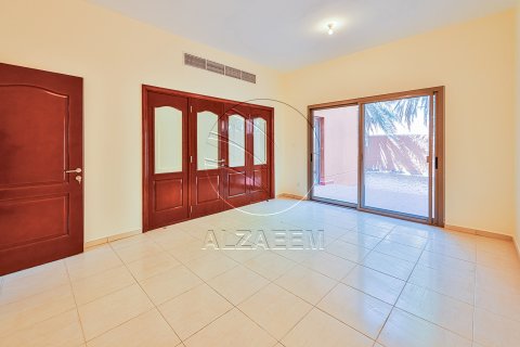 Villa til leje i Abu Dhabi, UAE 4 soveværelser, 300 kvm № 662863 - foto 8