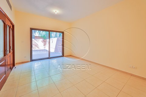 Villa til leje i Abu Dhabi, UAE 4 soveværelser, 300 kvm № 662863 - foto 7