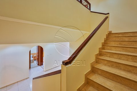 Villa til leje i Abu Dhabi, UAE 4 soveværelser, 300 kvm № 662863 - foto 9
