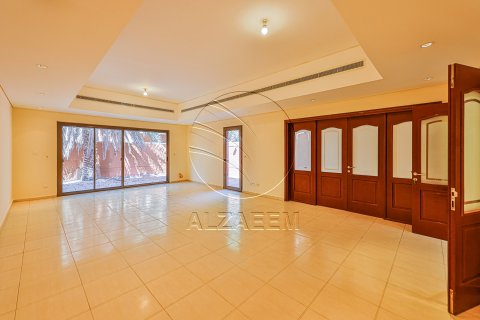 Villa til leje i Abu Dhabi, UAE 4 soveværelser, 300 kvm № 662863 - foto 3