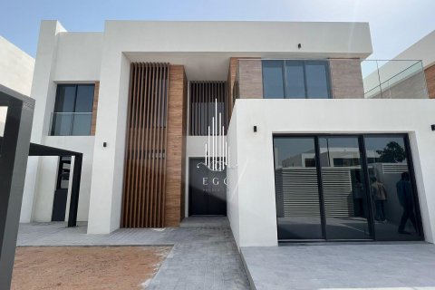 Üürile anda villa on the Saadiyat Island, Abu Dhabi, AÜE: 4 magamistoaga, 538.6 m² Nr 557637 - pilt 1