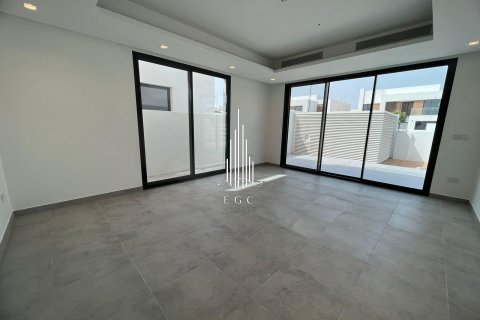 Üürile anda villa on the Saadiyat Island, Abu Dhabi, AÜE: 4 magamistoaga, 538.6 m² Nr 557637 - pilt 4