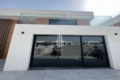 Üürile anda villa on the Saadiyat Island, Abu Dhabi, AÜE: 4 magamistoaga, 538.6 m² Nr 557637 - pilt 27