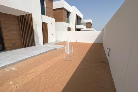 Üürile anda villa on the Saadiyat Island, Abu Dhabi, AÜE: 4 magamistoaga, 538.6 m² Nr 557637 - pilt 28