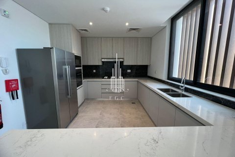 Üürile anda villa on the Saadiyat Island, Abu Dhabi, AÜE: 4 magamistoaga, 538.6 m² Nr 557637 - pilt 19