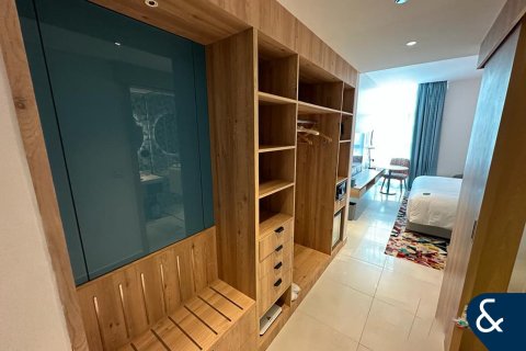 Müüa korter asukohaga Palm Jumeirah, Dubai, AÜE: 1 toaline, 33 m² Nr 667403 - pilt 2