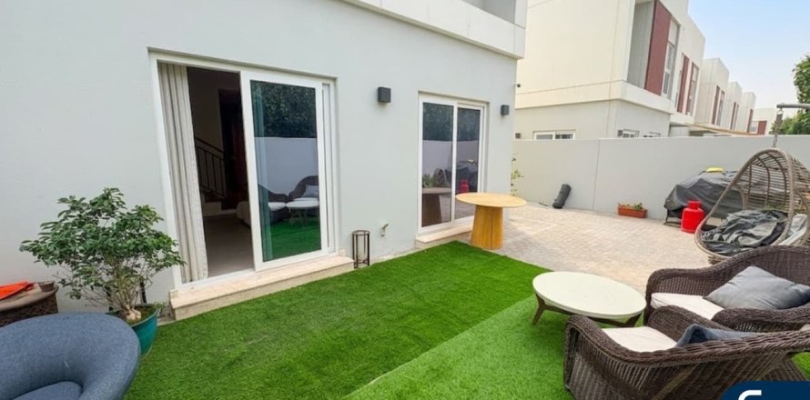 Βίλα σε Dubai Land, ΗΑΕ 4 υπνοδωμάτια, 230 τ.μ. Αρ. 698131