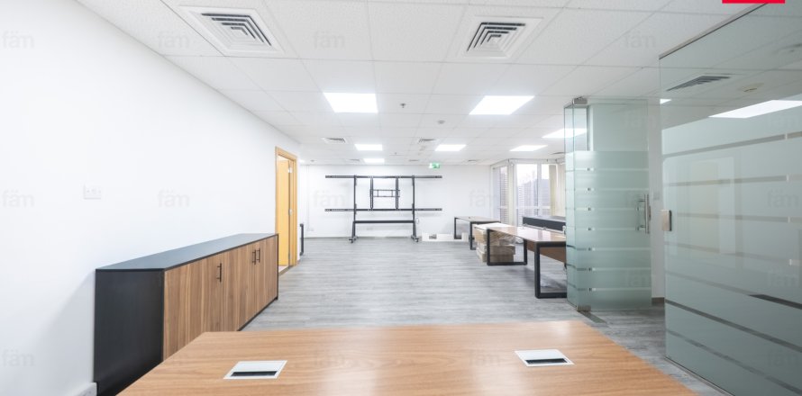 Bureau à Dubai, EAU: 102 m2 № 694306