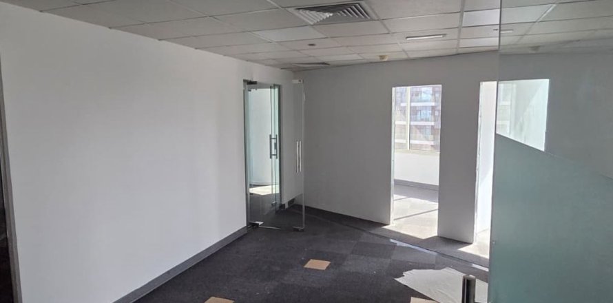 Dubai, UAE의 사무실 155.3제곱미터 번호 694305