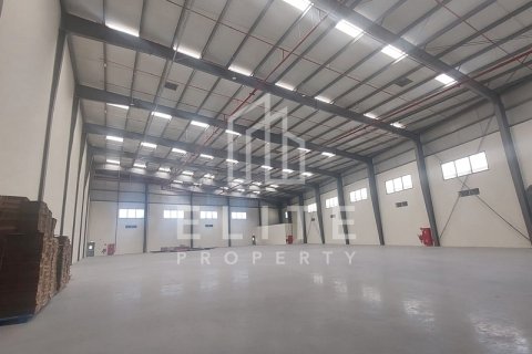 Warehouse in Dubai Investment Park, UAE 2034 sq.m. № 620295 - photo 1