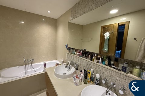 Appartamento in vendita a Downtown Dubai (Downtown Burj Dubai), Dubai, EAU 2 camere da letto, 116 mq. № 667467 - foto 8