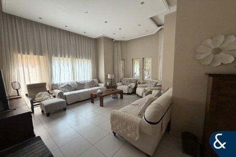 Villa in The Villa, Dubai, UAE 5 bedrooms, 483 sq.m. № 671155 - photo 3