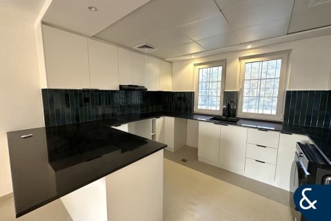 Apartament de închiriat în Dubai Land, Dubai, EAU 2 dormitoare, 160 mp.  №671339 - poză 2