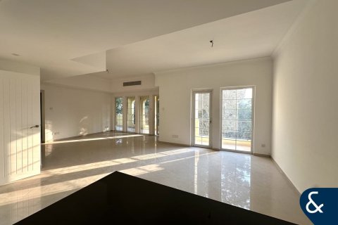 Apartament de închiriat în Dubai Land, Dubai, EAU 2 dormitoare, 160 mp.  №671339 - poză 1