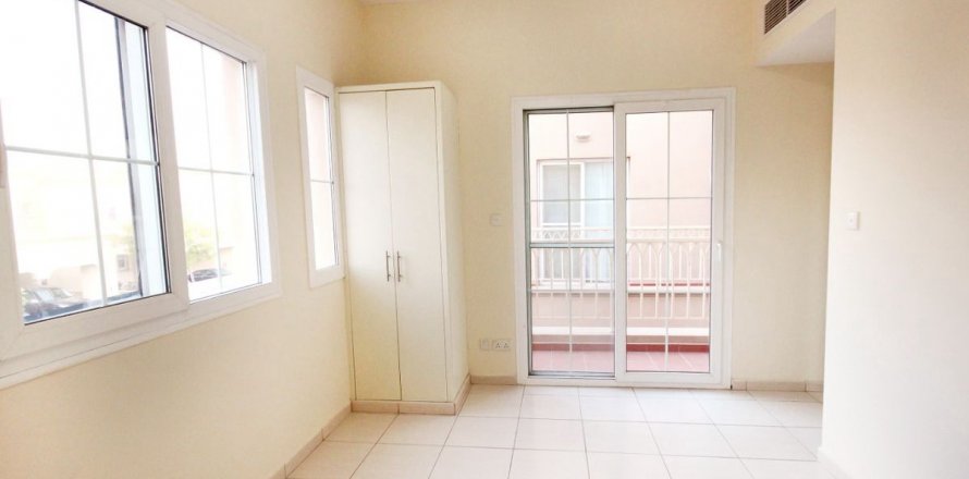 Villa in Dubai, UAE 2 bedrooms, 193.4 sq.m. № 632917