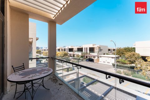 Villa para arrendamento em Dubai, EAU 5 quartos, 448.4 m2 № 601272 - foto 2