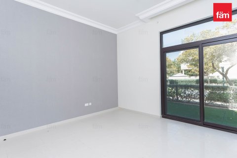 Villa para arrendamento em Dubai, EAU 5 quartos, 448.4 m2 № 601272 - foto 8