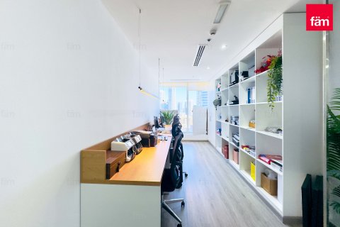 Office in Business Bay, Dubai, UAE 109 sq.m. № 648029 - photo 7