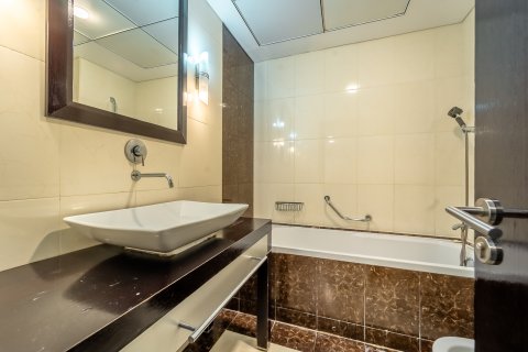 Huoneisto Jumeirah Islands, Dubai, Arabiemiraatit 3 makuuhuonetta, 200 m2 № 760992 - kuva 13