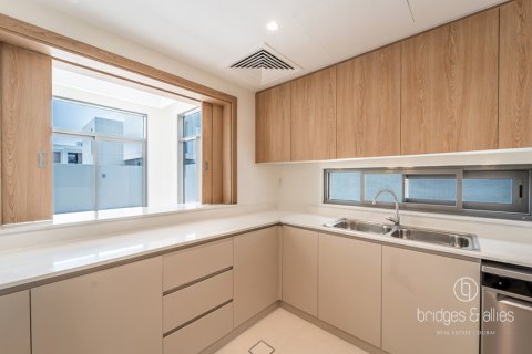 Vila u gradu Dubai, UAE 4 spavaće sobe, 251.9 m2 Br. 670099 - Slika 3