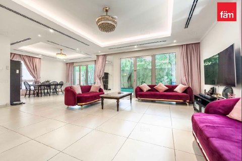 Villa in Al Barsha, Dubai, UAE 3 bedrooms, 332.7 sq.m. № 622108 - photo 19