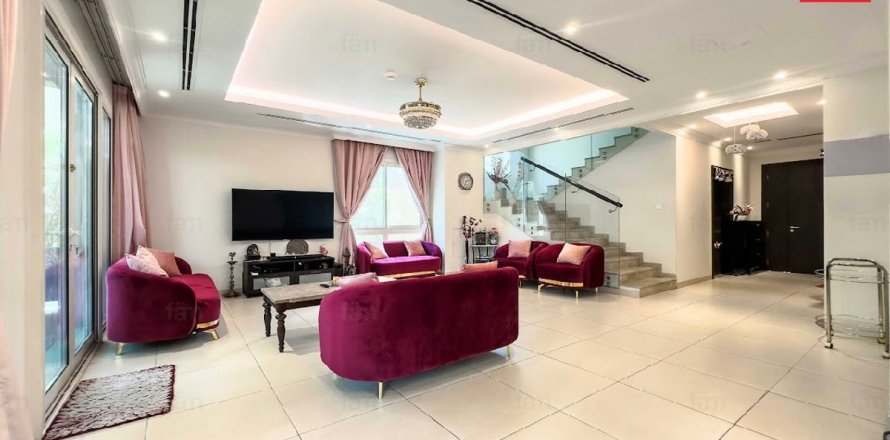 Villa in Al Barsha, Dubai, UAE 3 bedrooms, 332.7 sq.m. № 622108