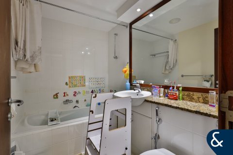 Appartamento in vendita a Dubai Marina, Dubai, EAU 3 camere da letto, 216 mq. № 667606 - foto 12