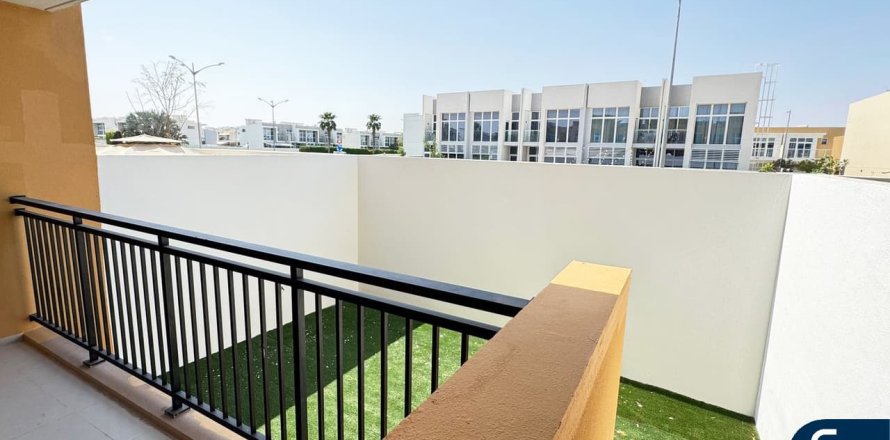 Ridamaja asukohaga DAMAC Hills (Akoya by DAMAC), Dubai, AÜE: 3 magamistoaga, 211 m² Nr 667051