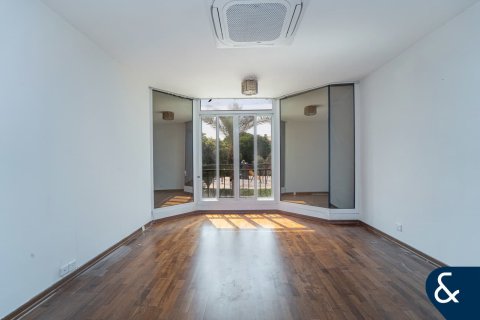 Vilë në Motor City, Dubai, Emiratet e Bashkuara Arabe 5 dhoma gjumi, 458 m2. № 667050 - Foto 14