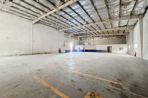 Warehouse in Al Qusais, Dubai, UAE 743.2 sq.m. № 571576 - photo 4