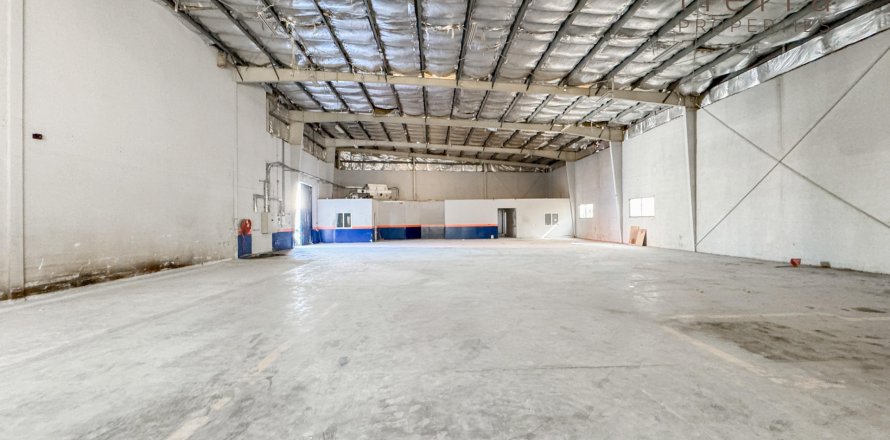 Warehouse in Al Qusais, Dubai, UAE 743.2 sq.m. № 571576