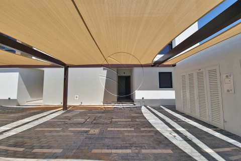 טאונהאוס להשכרה ב Yas Island, Abu Dhabi, איחוד האמירויות  3 חדרי שינה, 203 מ"ר, מספר 700636 - תמונה 2