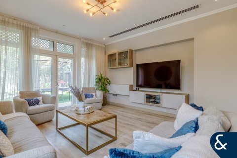 Vila v Jumeirah Park, Dubai, SAE 3 ložnice, 285 m² Č.: 667706 - fotografie 12