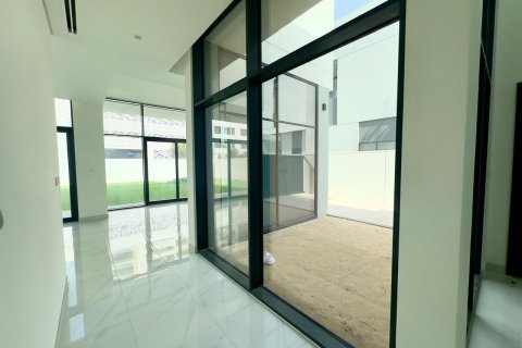 Villa in Al Furjan, Dubai, UAE 4 bedrooms, 331 sq.m. № 590231 - photo 21