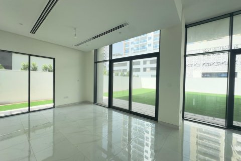Villa in Al Furjan, Dubai, UAE 4 bedrooms, 331 sq.m. № 590231 - photo 28