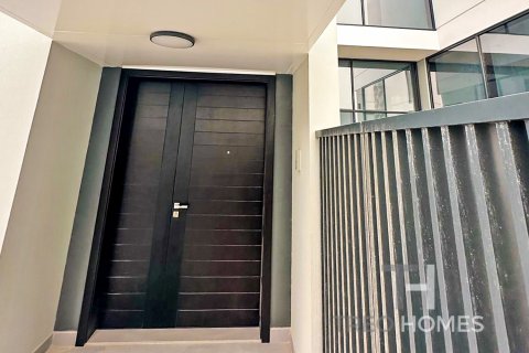 Villa in Al Furjan, Dubai, UAE 4 bedrooms, 331 sq.m. № 590231 - photo 2