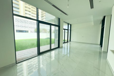 Villa in Al Furjan, Dubai, UAE 4 bedrooms, 331 sq.m. № 590231 - photo 17