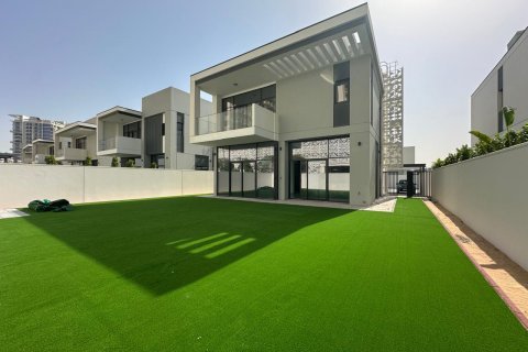 Villa in Al Furjan, Dubai, UAE 4 bedrooms, 331 sq.m. № 590231 - photo 1