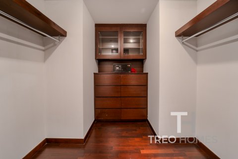 Apartment in Burj Khalifa, Dubai, UAE 3 bedrooms, 247 sq.m. № 590225 - photo 8