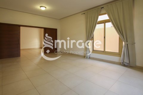 Vilë në Al Raha Golf Gardens, Abu Dhabi, Emiratet e Bashkuara Arabe 5 dhoma gjumi, 582.9 m2. № 571790 - Foto 2