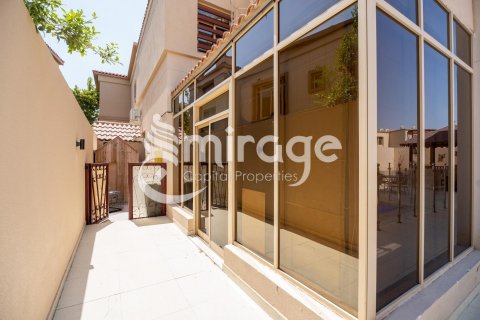 Vilë në Al Raha Golf Gardens, Abu Dhabi, Emiratet e Bashkuara Arabe 5 dhoma gjumi, 582.9 m2. № 571790 - Foto 1