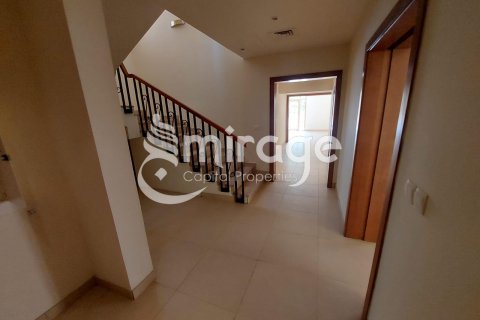 Vilë në Al Raha Golf Gardens, Abu Dhabi, Emiratet e Bashkuara Arabe 6 dhoma gjumi, 582.9 m2. № 571789 - Foto 2