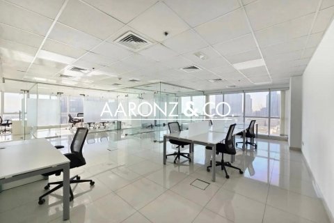 Zyrë në Jumeirah Lake Towers, Dubai, Emiratet e Bashkuara Arabe 126 m2. № 692819