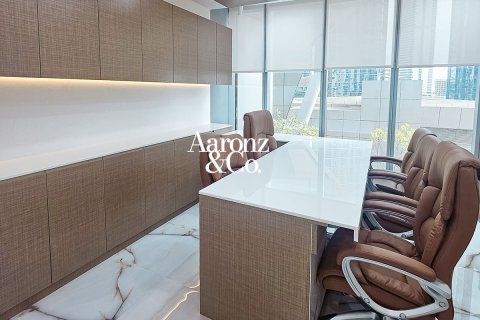 Office in Jumeirah Lake Towers, Dubai, UAE 107 sq.m. № 692818 - photo 6