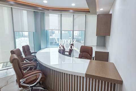 Office in Jumeirah Lake Towers, Dubai, UAE 107 sq.m. № 692818 - photo 2