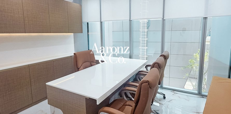 Office in Jumeirah Lake Towers, Dubai, UAE 107 sq.m. № 692818