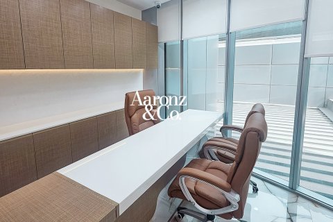 Office in Jumeirah Lake Towers, Dubai, UAE 107 sq.m. № 692818 - photo 5