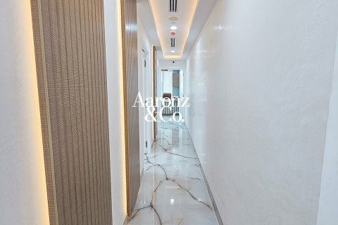 Office in Jumeirah Lake Towers, Dubai, UAE 107 sq.m. № 692818 - photo 8