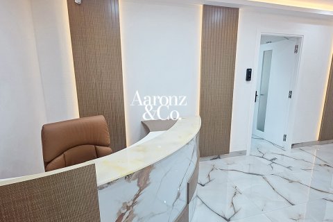 Office in Jumeirah Lake Towers, Dubai, UAE 107 sq.m. № 692818 - photo 4