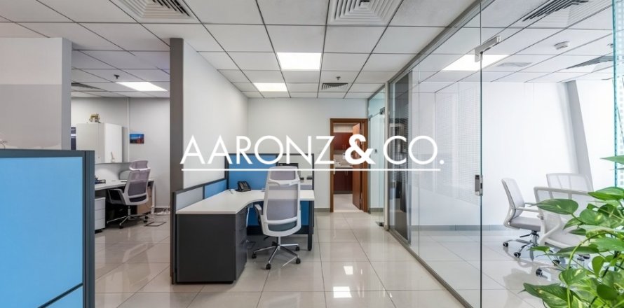 Kontor asukohaga Business Bay, Dubai, AÜE: 136 m² Nr 692813